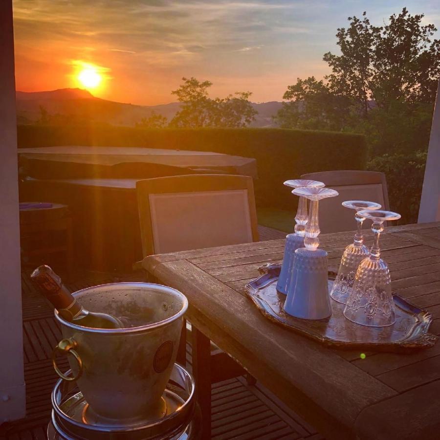 Villa Tamara Country&Spa Suites Montefiore Conca Bagian luar foto