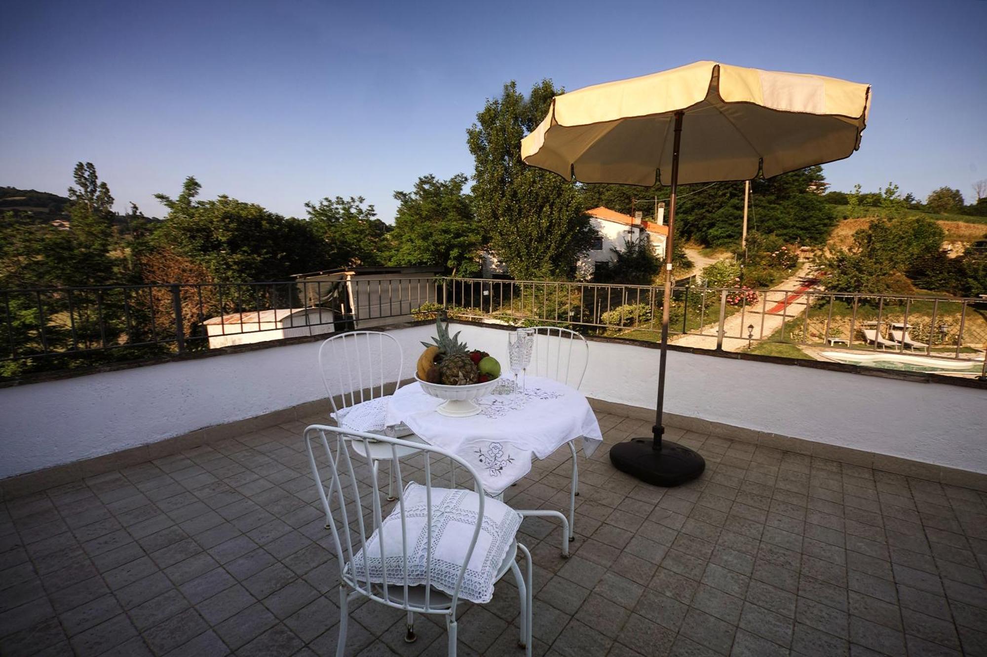 Villa Tamara Country&Spa Suites Montefiore Conca Bagian luar foto