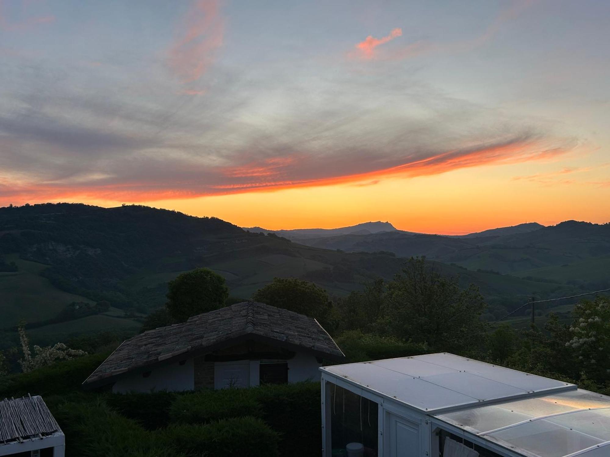 Villa Tamara Country&Spa Suites Montefiore Conca Bagian luar foto