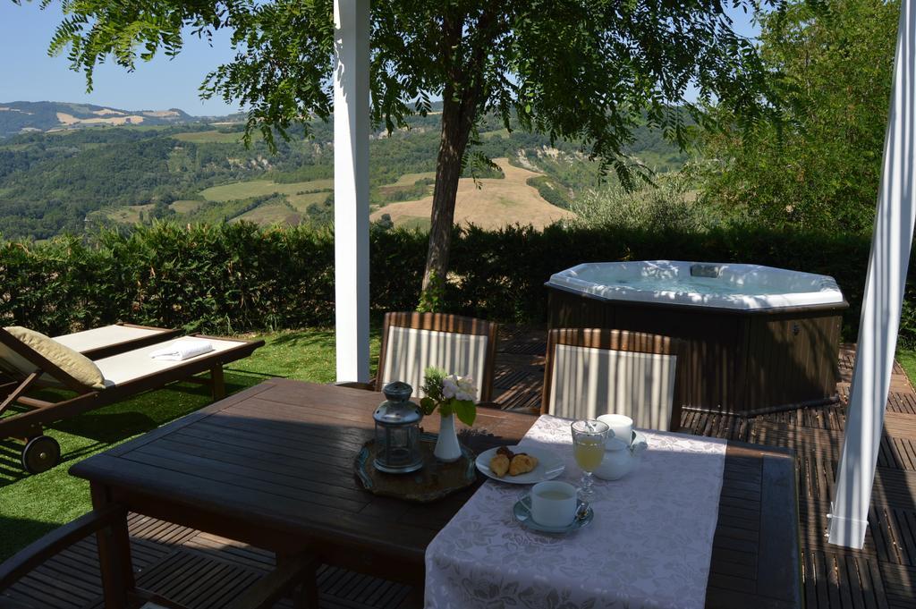 Villa Tamara Country&Spa Suites Montefiore Conca Bagian luar foto